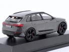Audi Q8 e-tron Byggeår 2023 chronos grå 1:43 Spark