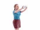 Diorama Figuren Serie #702 Frau mit Smartphone 1:18 American Diorama