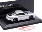 Porsche 911 (992) Carrera 4 GTS 2021 sølv 1:43 Minichamps