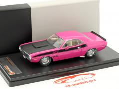 Dodge Challenger T/A Bouwjaar 1970 roze / zwart 1:43 Premium X