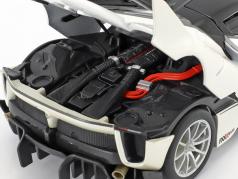 Ferrari FXX-K Evoluzione #70 anno di costruzione 2018 bianco metallico / nero 1:18 Bburago