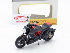Ducati Diavel Carbon negro / rojo 1:12 Maisto
