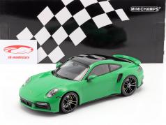 Porsche 911 (992) Turbo S Ano de construção 2020 python verde 1:18 Minichamps
