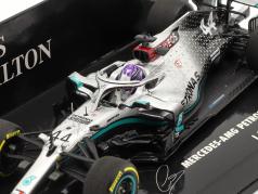 L. Hamilton Mercedes-AMG F1 W11 #44 Launch Spec F1 Weltmeister 2020 1:43 Minichamps