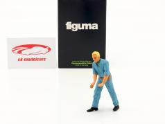 Figure mechanic with blue Overall pushes 1:18 FigurenManufaktur