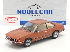 BMW 6 séries (E24) Ano de construção 1976 marrom metálico 1:18 Model Car Group