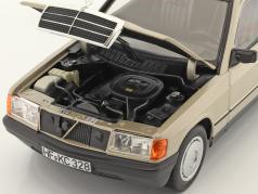 Mercedes-Benz 190E (W201) Ano de construção 1982 prata esfumaçada 1:18 Norev