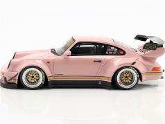 Porsche 911 (964) RWB Rauh-Welt Body Kit 1992 розовый 1:18 GT-Spirit