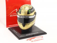 Michael Schumacher Mercedes GP Petronas 20 flere år formel 1 2011 hjelm 1:4 Schubert