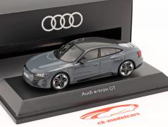 Audi e-tron GT Byggeår 2021 kemora grå 1:43 Spark