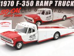 Ford F-350 Ramp Truck So-Cal Speed Shop Ano de construção 1970 Branco / vermelho 1:18 GMP