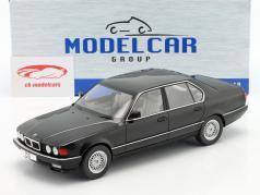BMW 750i (E32) Año de construcción 1992 negro metálico 1:18 Model Car Group