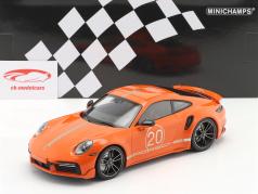 Porsche 911 (992) Turbo S Coupe Sport Design 2021 naranja 1:18 Minichamps