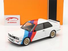 BMW M3 E30 建設年 1989 白 / 青い / 赤 1:18 Ixo