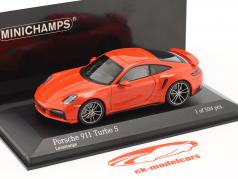 Porsche 911 Turbo S bouwjaar 2020 lava sinaasappel 1:43 Minichamps