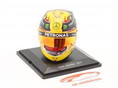 L. Hamilton #44 Mercedes Petronas fórmula 1 Campeón mundial 2017 casco 1:5 Spark Editions