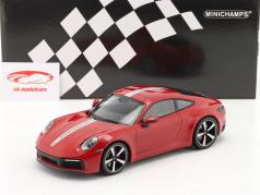 Porsche 911 (992) Carrera 4S 建设年份 2019 胭脂红 1:18 Minichamps