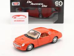 Ford Thunderbird 映画 James Bond - Die another day (2002) オレンジ 1:24 MotorMax