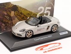 Porsche Boxster 718 Travel Experience Byggeår 2021 sølv 1:43 Minichamps