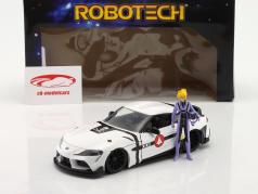 Toyota Supra 2020 insieme a figura Roy Focker serie TV Robotech 1:24 Jada giocattoli