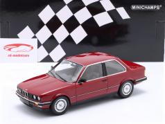 BMW 323i (E30) 豪华轿车 建设年份 1982 胭脂红 1:18 Minichamps