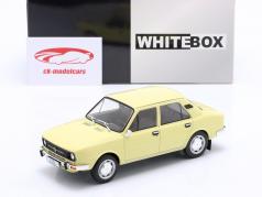 Skoda 105L Bouwjaar 1976 licht geel 1:24 WhiteBox