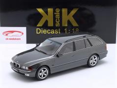BMW 540i (E39) Touring Anno di costruzione 1997 Grigio metallico 1:18 KK-Scale