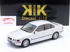 BMW 530d (E39) limusina Año de construcción 1995 plata 1:18 KK-Scale