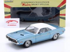 Dodge Challenger Western Sport Special 1970 Lichtblauw / wit 1:18 Greenlight