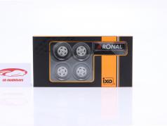 Шины и автомобильные диски Set (4 куски) Ronal с стоять 1:18 Ixo