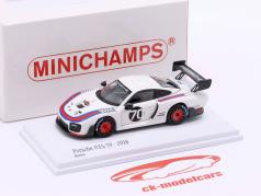 Porsche 935/19 ano de construção 2018 #70 Martini Livery 1:64 Minichamps