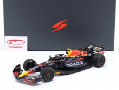Sergio Perez Red Bull RB18 #11 winnaar Singapore GP formule 1 2022 1:18 Spark