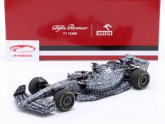 Zhou Guanyu Alfa Romeo C42 fórmula 1 prueba Barcelona 2022 1:18 Minichamps