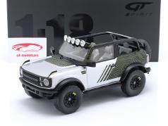 Ford Bronco by RTR 建設年 2022 銀 / 装飾 1:18 GT-Spirit