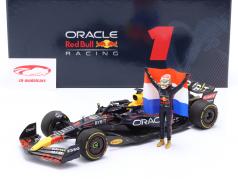 M. Verstappen Red Bull RB18 #1 winnaar Nederlands GP formule 1 Wereldkampioen 2022 1:18 Minichamps