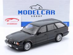 BMW 540i (E34) Touring Ano de construção 1991 preto metálico 1:18 Model Car Group