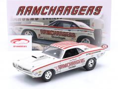 Dodge Challenger Pro Stock Ramchargers Ano de construção 1971 branco / vermelho 1:18 GMP