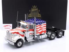 Kenworth W900 vrachtauto wit / blauw / rood 1:18 Road Kings