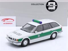 BMW 5秒 系列 E34 Touring 建设年份 1996 警察 白色的 / 绿色的 1:18 Triple9