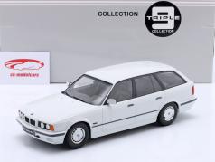 BMW 5s serie E34 Touring Byggeår 1996 alpin hvid 1:18 Triple9