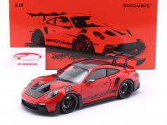 Porsche 911 (992) GT3 RS Weissach-pakket 2022 rood / zwart velgen 1:18 Minichamps