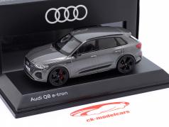 Audi Q8 e-tron Baujahr 2023 chronosgrau 1:43 Spark