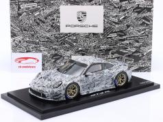 Porsche 911 (992) GT3 R Testcar Erlkönig wit / zwart 1:18 Spark