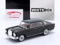 Mercedes-Benz 220 (W111) 建設年 1959 黒 1:24 WhiteBox