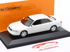 Audi A8 (D2) Ano de construção 1999 branco 1:43 Minichamps