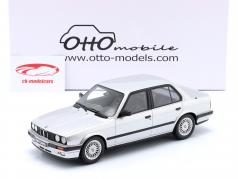 BMW 325i (E30) Byggeår 1988 sølv 1:18 OttOmobile