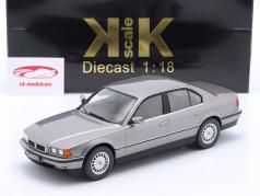 BMW 740i E38 serie 1 Byggeår 1994 Grå metallisk 1:18 KK-Scale