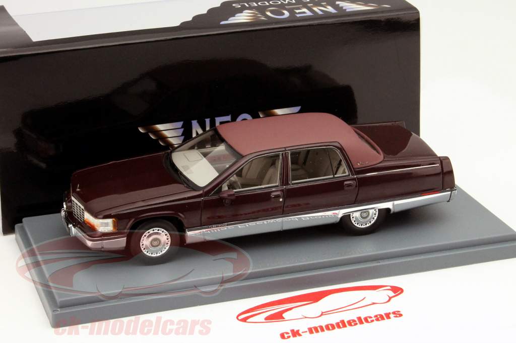 Neo 1:43 Cadillac Fleetwood Brougham ボルドー 赤 メタリック 