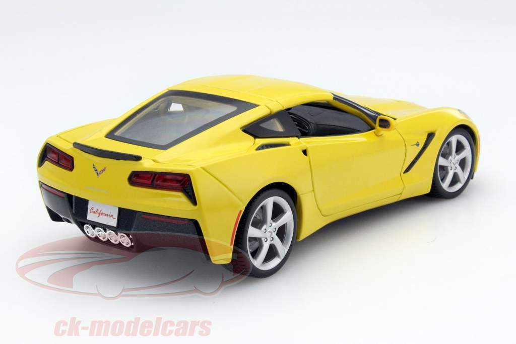 Chevrolet Corvette Stingray год 2014 желтый 1:18 Maisto