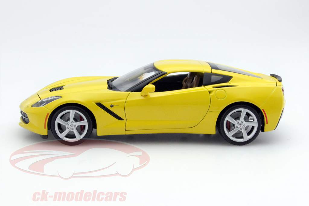 Chevrolet Corvette Stingray år 2014 gul 1:18 Maisto